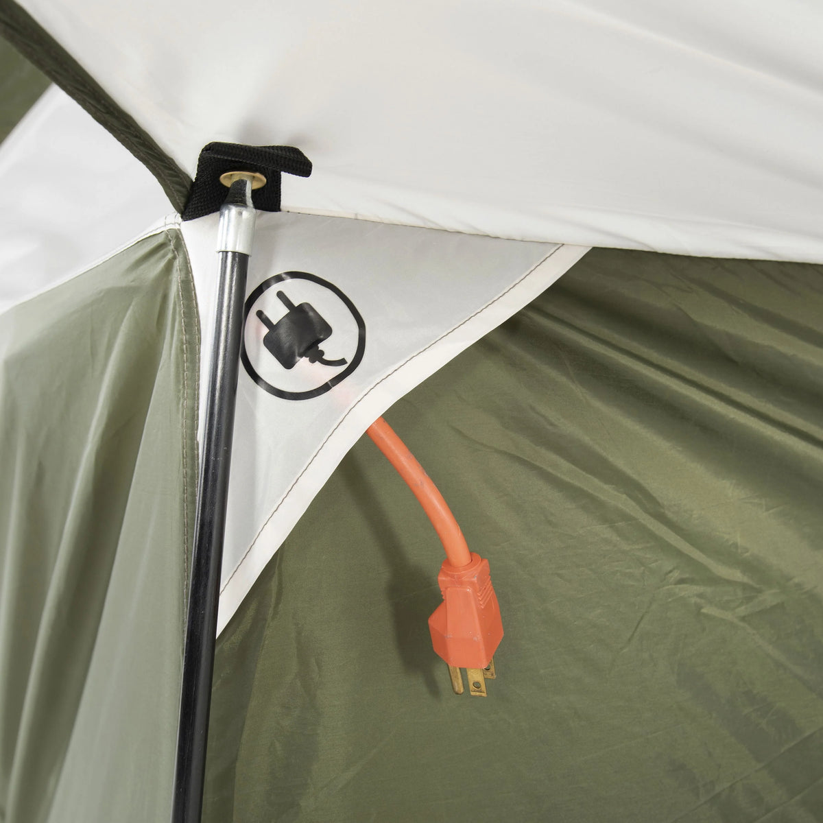 8 Person Camping Tent with Covered Entrance N582