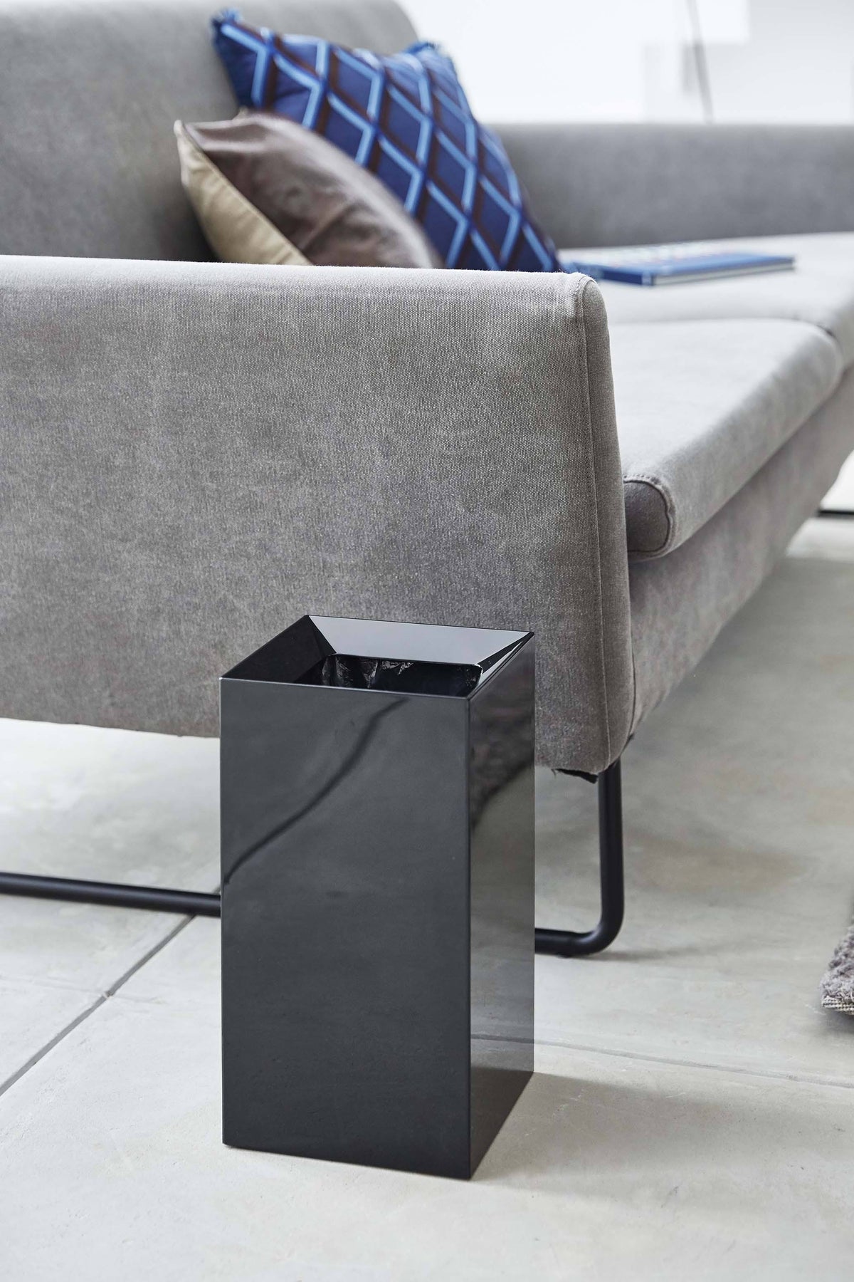 Black Square Trash Can Z907